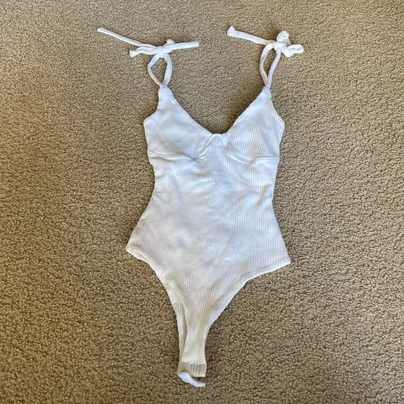 Princess Polly white ribbed bodysuit US size 2 - Picture 1 of 4
